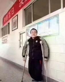 西瓜视频司机坐路边吃瓜,西瓜视频司机美食瞬间