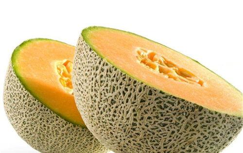 新娘吃哈密瓜视频,新娘品尝哈密瓜，甜蜜瞬间定格